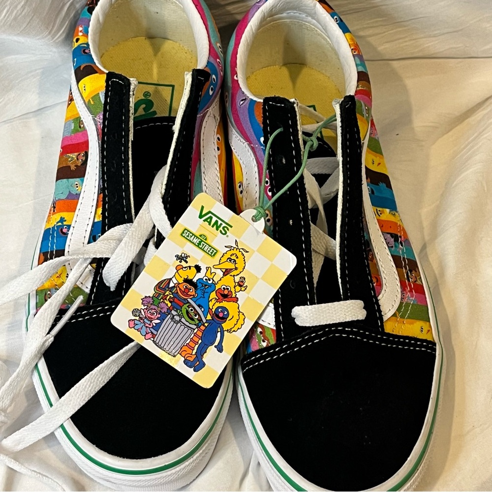 mens 4 women 5.5 - VANS Sesame Street x Old Skool Rainbow Stripes